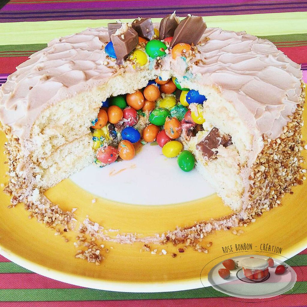 Pinata Cake Au Kinder Et M M S Rose Bonbon Cook