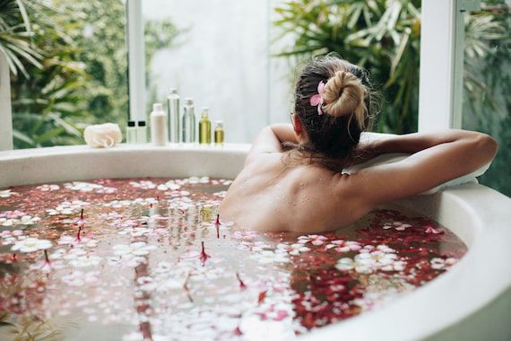 hot-bathtub-relieve-stress