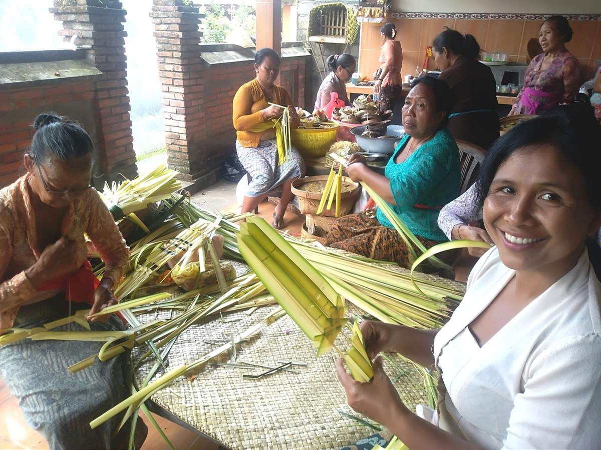 Ubud-préparation-cérémonie