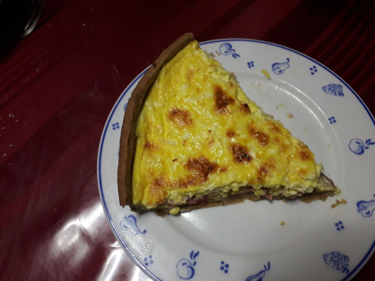 part de quiche à base de fromage de chèvre et de lait de chèvre