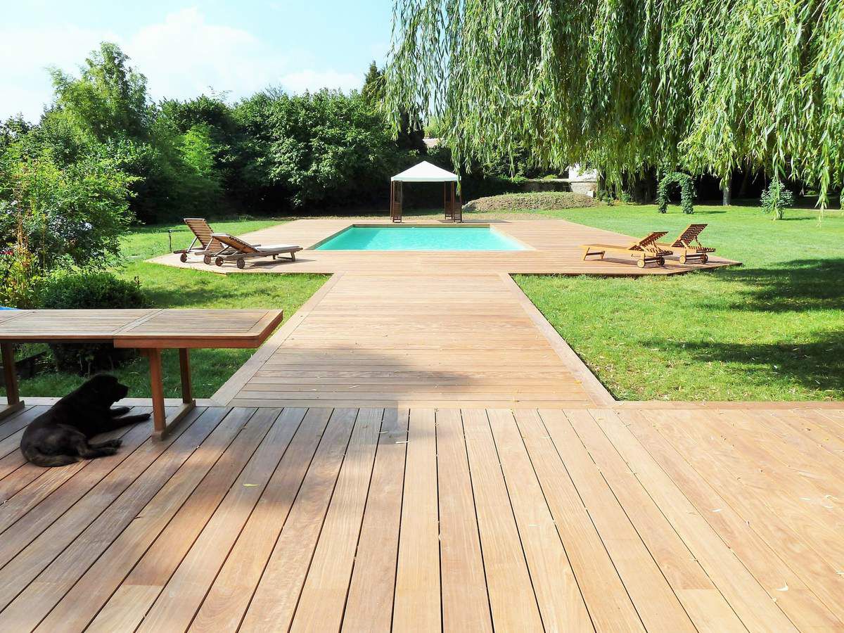 Grande terrasse bois posée dans Les Yvelines. Terrasse bois 78