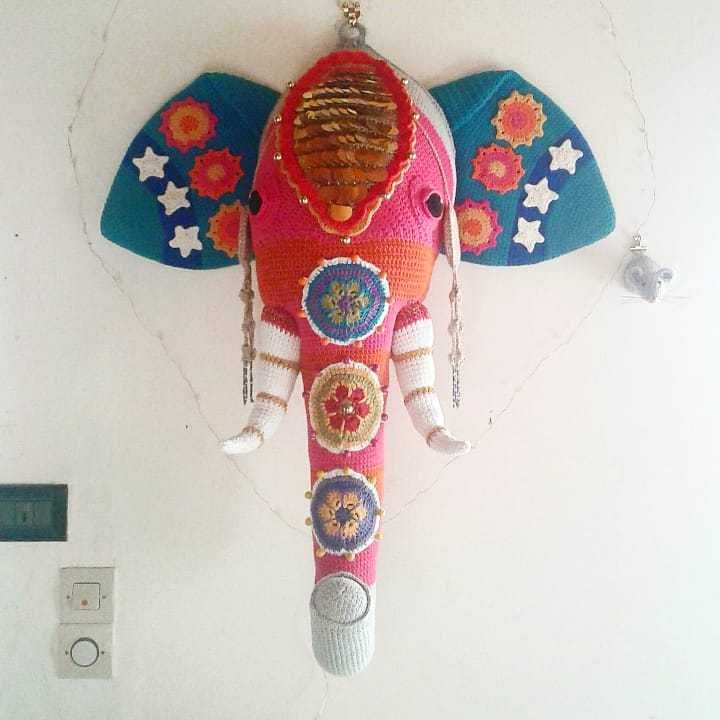 trophée éléphant au crochet Vanessa Mooncie
