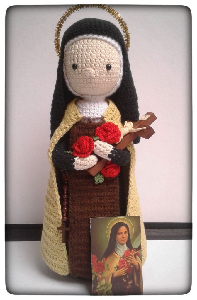 Sainte Thérèse de Lisieux au crochet amigurumi crochet doll