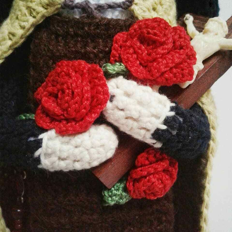 Sainte Thérèse de Lisieux au crochet amigurumi crochet doll