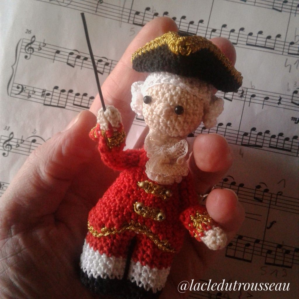 Wolfi, Mozart, Amadeus, Wolfgang, miniidole, crochet, amigurumi