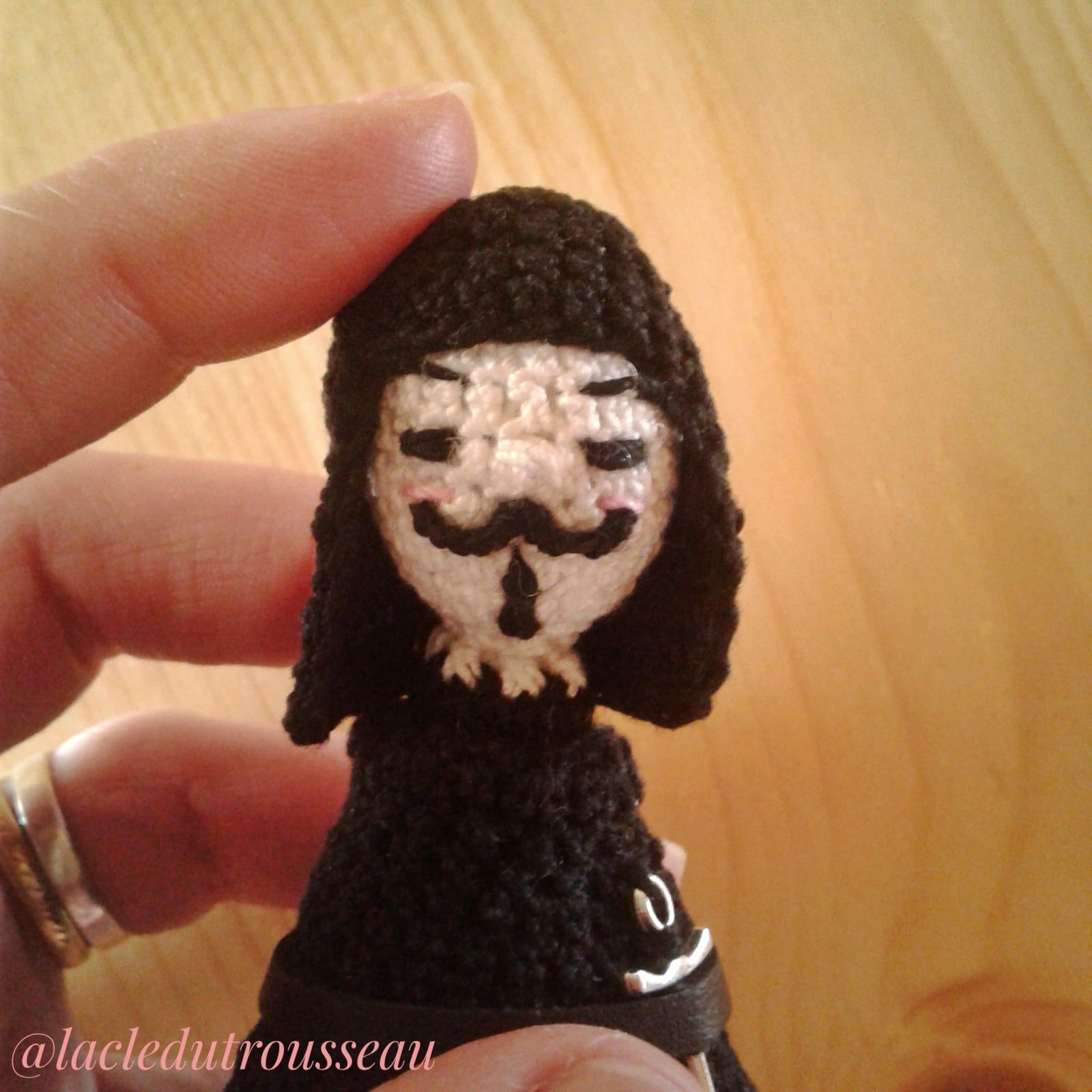 Miniidole, crochet doll, Guy Fawkes, v, Vendetta,  anonymous, amigurumi 