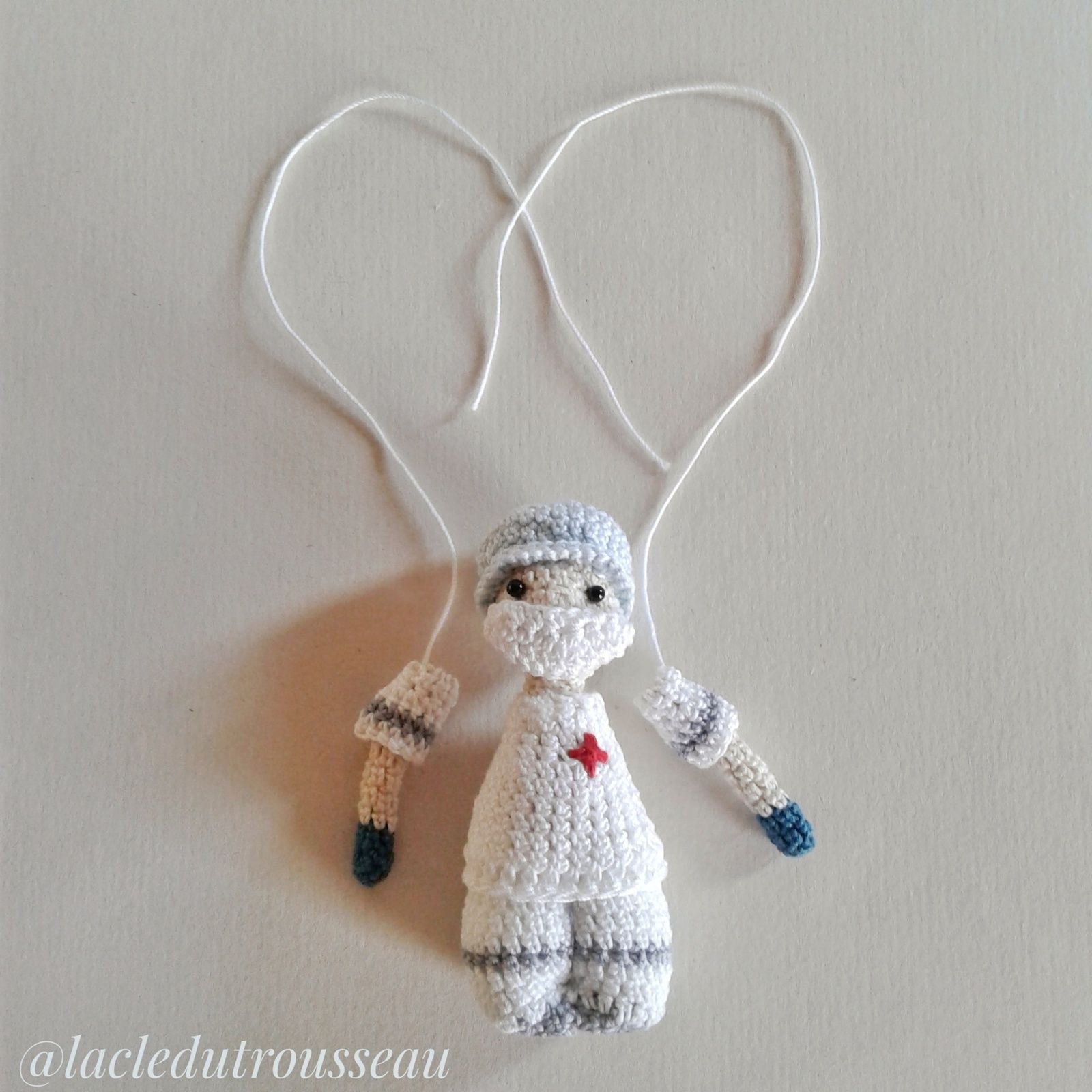 Miniidole, infirmière, infirmier, amigurumi, covid-19, coronavirus, super-héros, crochet doll