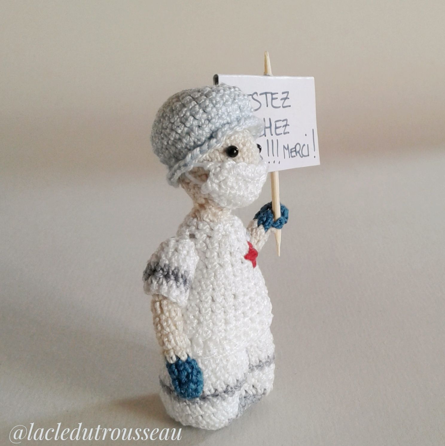 Miniidole, infirmière, infirmier, amigurumi, covid-19, coronavirus, super-héros, crochet doll