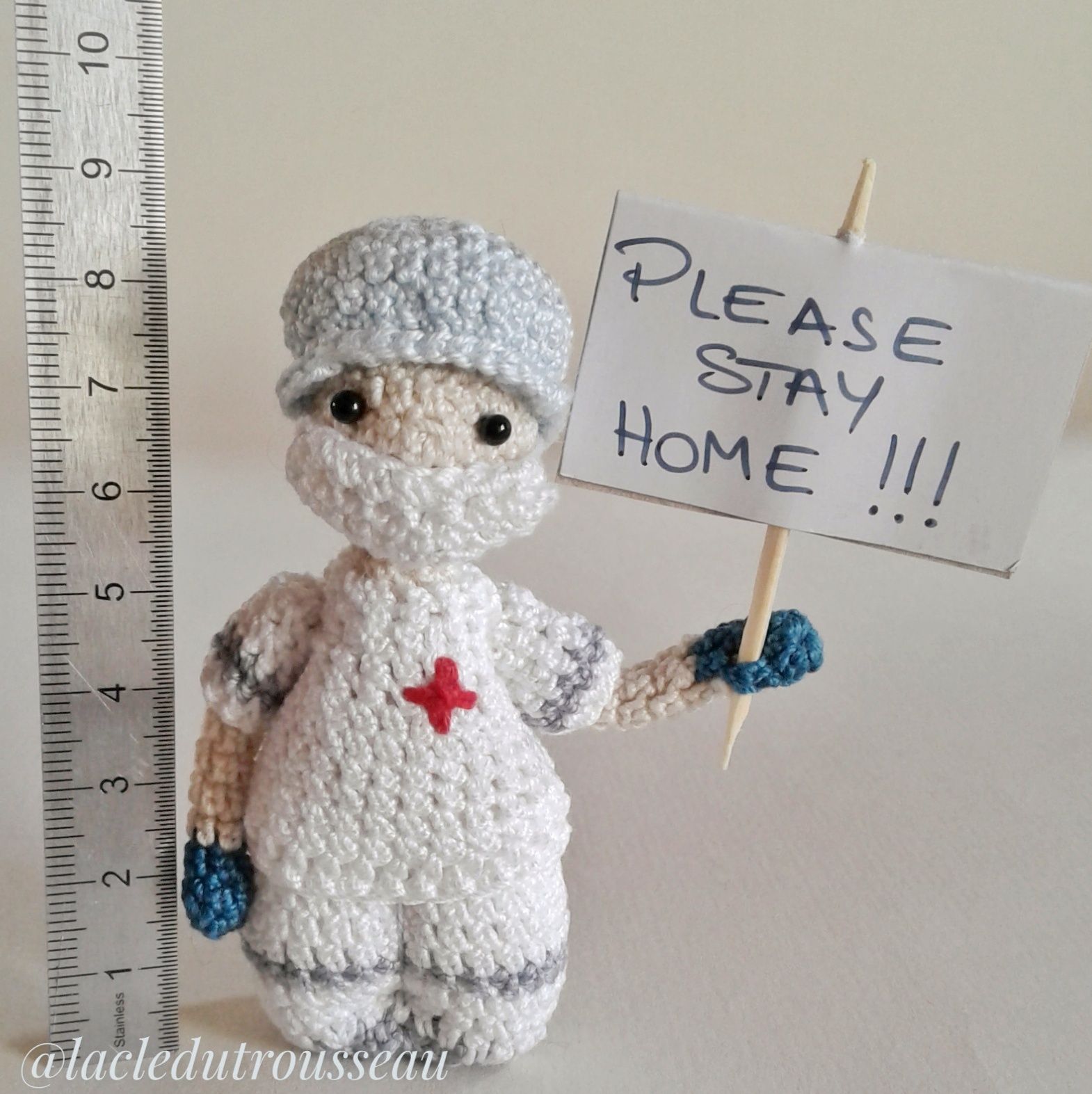 Miniidole, infirmière, infirmier, amigurumi, covid-19, coronavirus, super-héros, crochet doll