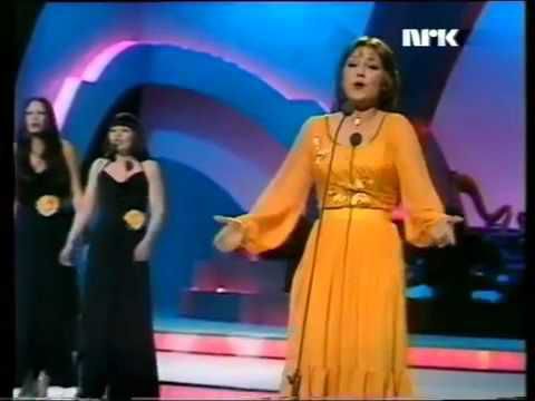 Quand la robe se....dérobe ! - Les Chroniques de l'Eurovision by Régis et  Stéphane