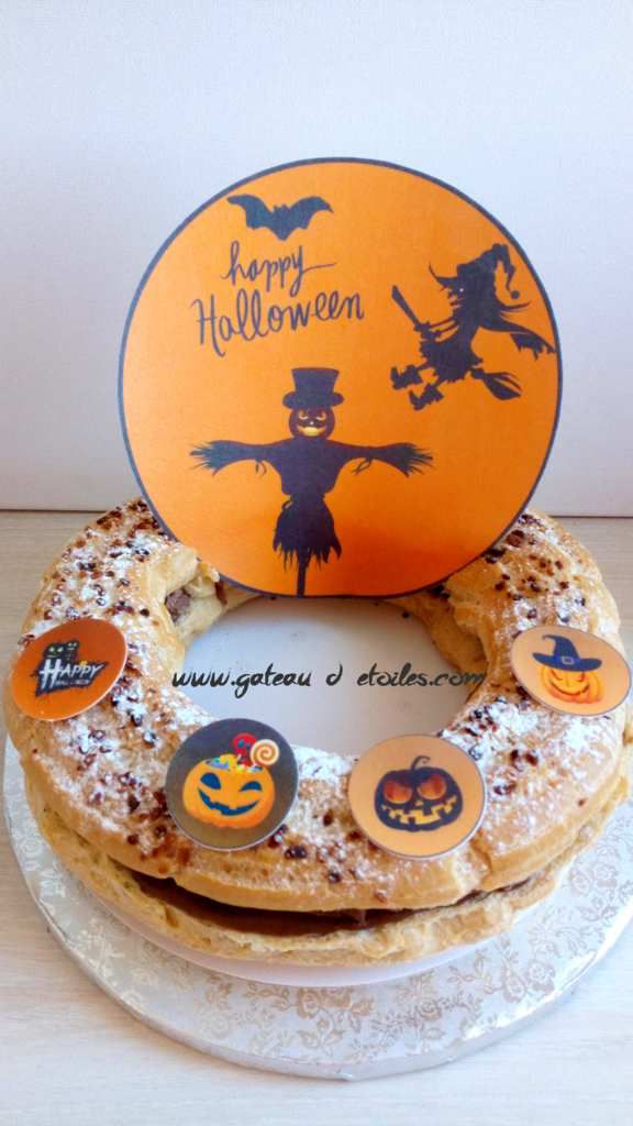 Gâteau halloween décoré avec des impressions alimentaires d'Halloween