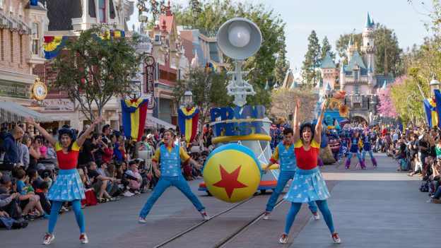 Disneyland Paris annule parades et spectacles extérieurs jusqu'au 15 avril