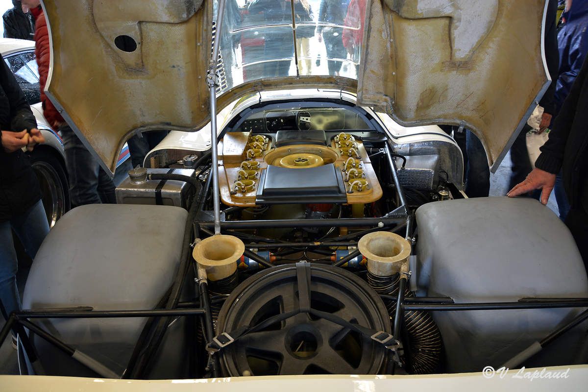 Le compartiment moteur de la Porsche 917-002 lors des Classic Days 2018.