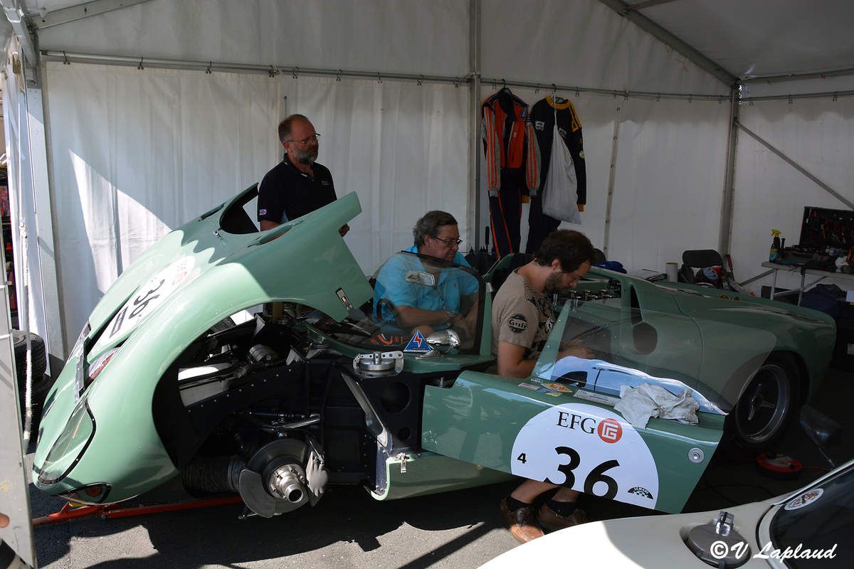 Forde GT40 #GT/111 lors du Mans Classic 2016.