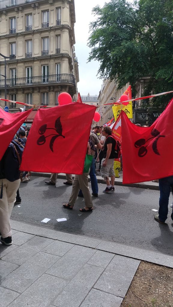 Le temps des cerises, manifestation à Paris