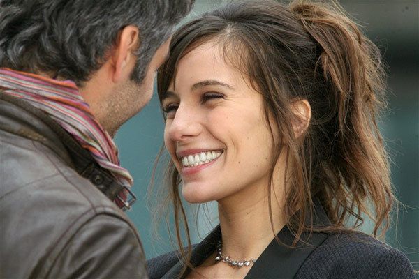 Zoe Felix est Clara Sheller dans la saison 2