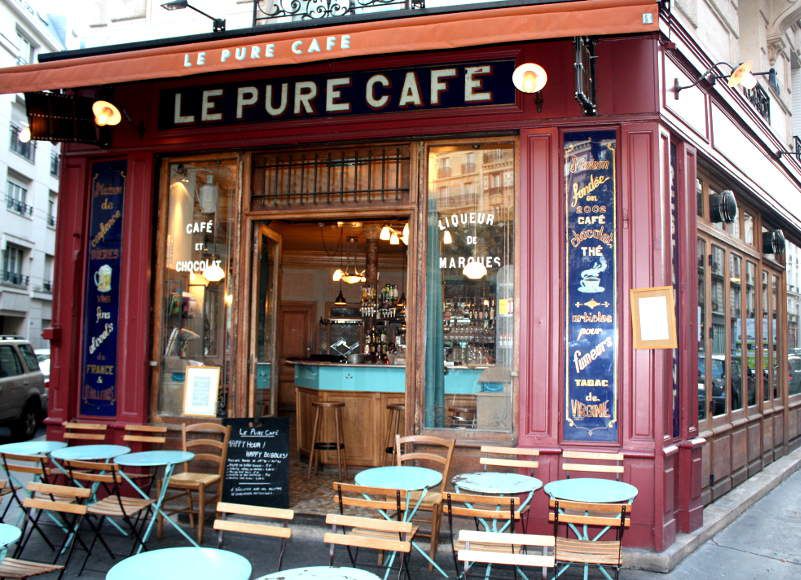 Un café parisien