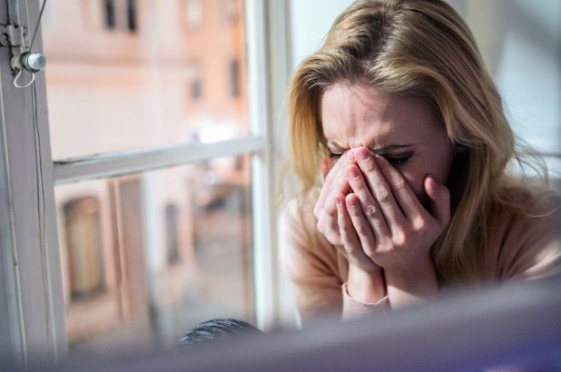Une femme en train de pleurer