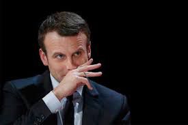 Macron et ses comportements étranges
