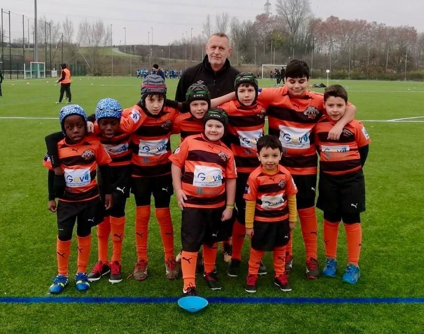 Photo en maillot orange et lien vers l'album photos "Tournois et évènements"