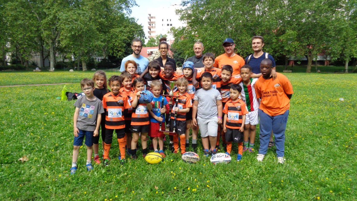 Les tigres, les enfants venus découvrir le Rugby à XIII,  les entraineurs et les parents.