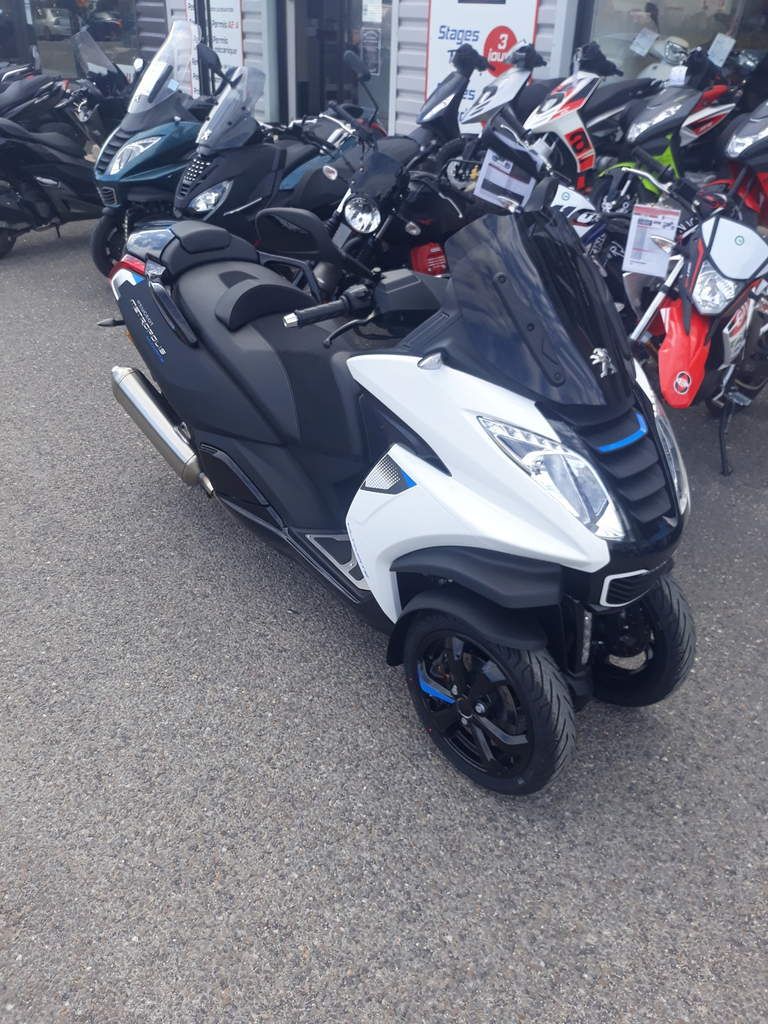 nouveauté peugeot scooter 3 roues nouvelle version ultimate sport passionsportauto30320