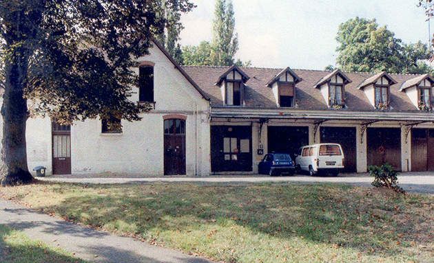Anciennes écuries du Château de Fromont à Ris-Orangis © GRHL 1990