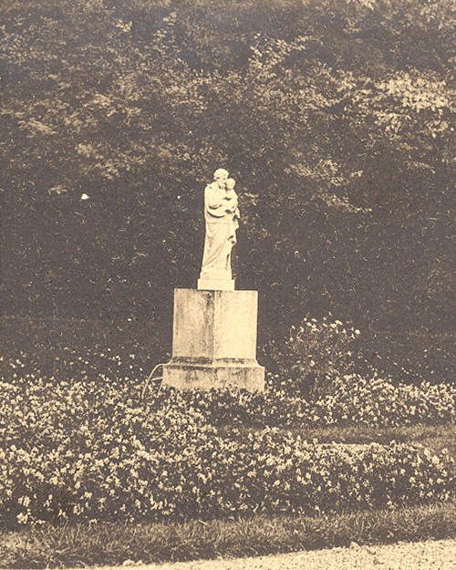 Statue de Saint-Joseph dans le parc de la Theuillerie à Ris-Orangis