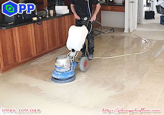 Đánh bóng sàn xi măng với hóa chất và máy chà sàn chuyên dụng.
