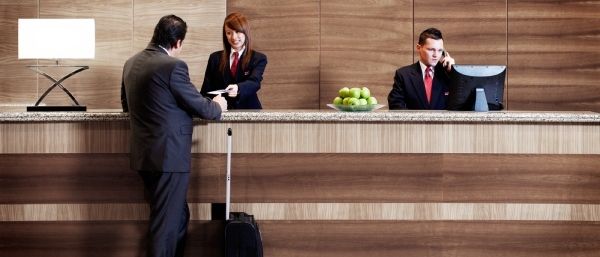 địa chỉ học lễ tân khách sạn