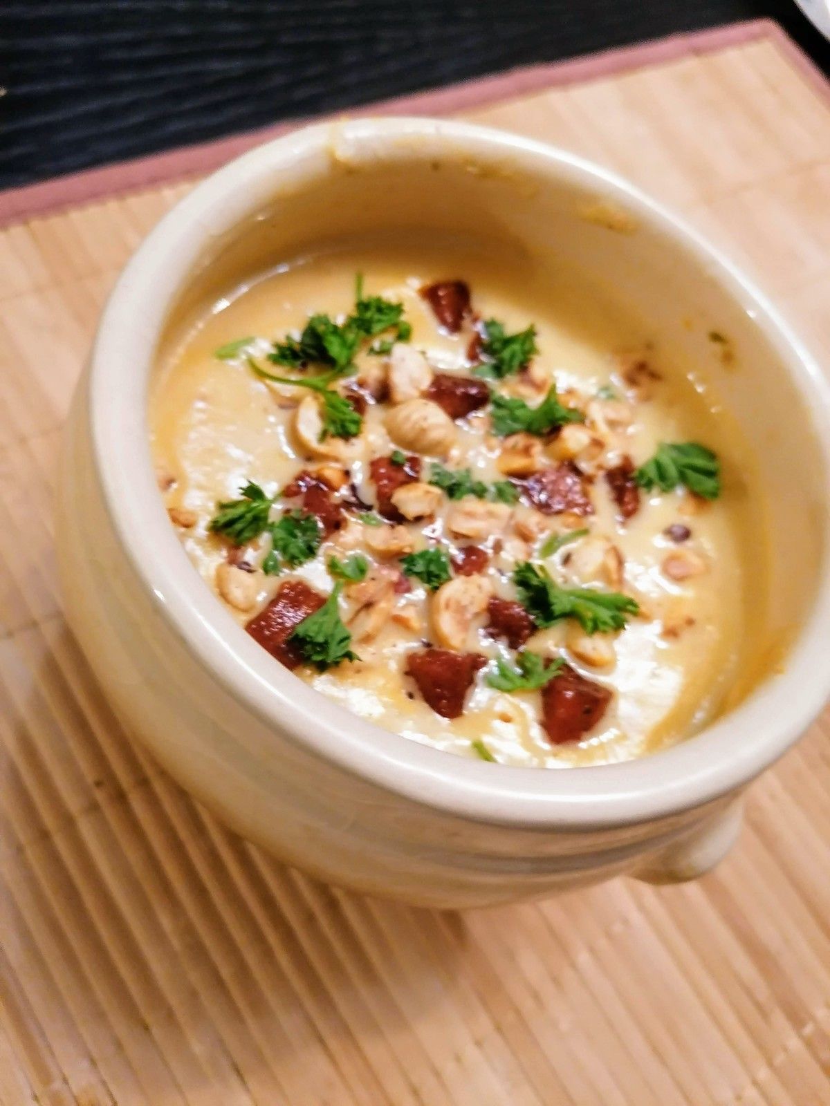 Veloute de chou fleur au chorizo et noisettes Valerie Passion Cuisine