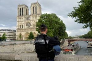 Lutte permanente contre le terrorisme, la liberté séquestrée par et pour l'état sécuritaire. Protéger qui de quoi?