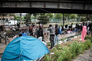 Chaos humanitaire à la porte de la Chapelle