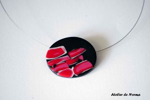 Bijou en pâte polymère ou tableau abstrait ?