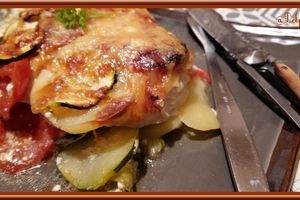 Gratin de courgettes , tomates et pommes de terre au poulet