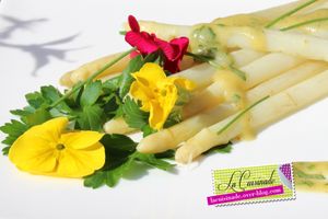 Asperge blanche - vinaigrette aux herbes