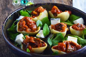 Salade de pâtes, légumes du soleil et chèvre