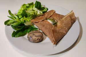 Galettes de sarrasin : poireaux, orties, chèvre