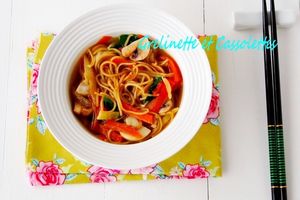 Wok de Légumes aux Nouilles chinoises et Miso tranformé en Soupe