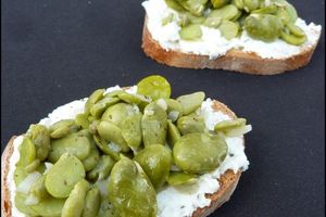 Bruschettas aux fèves (tartines)