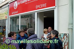 La Roche-sur-Yon. Artisans du monde, un commerce pas comme les autres qui éduque au commerce équitable.