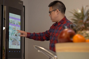Whoolworths et Samsung crée le réfrigérateur connecté : un family ''hub'' qui gère vos courses en ligne.