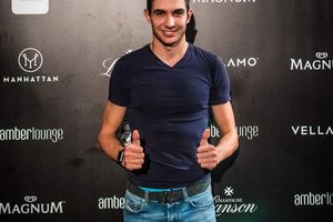 Esteban Ocon et Amber Lounge fêtent leur anniversaire à Singapour