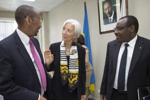 Rwanda : Amayobera, ese birashoboka ko ubukungu bw’igihugu burushaho kwiyongera ariko ifaranga naryo rikagenda rirushaho guta agaciro ?