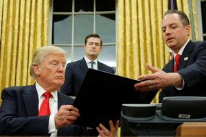 USA :Donald Trump yatangiye akazi asenya ibyagezweho na Barack Obama nk’uko yabisezeranyije abakunzi be !