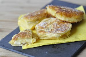 Pancakes fourrés aux pommes ou faux beignets aux pommes sans friture