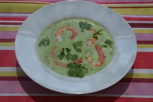 Crème d'épinards, céleri et gambas en mode été