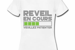 T shirt blanc femme Humour Réveil en cours
