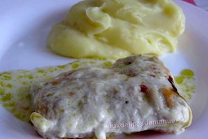 Escalopes de veau à la crème garnies pesto-parmesan