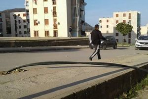 أشغال الكهرباء بحي الشيخ محمد بالقل تهدد المارة و السكان